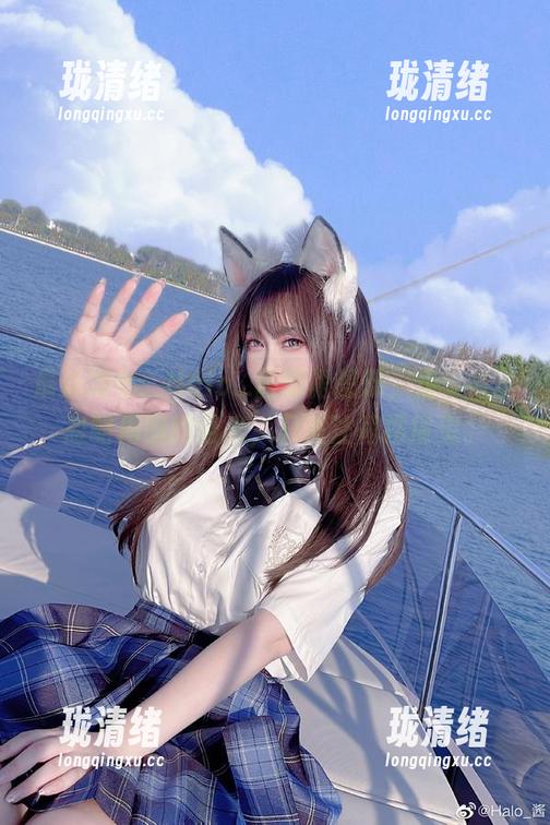 最新发布：Halo_酱短裙图册，走，甚至忽略周围的目光，只关注裙摆摇曳。