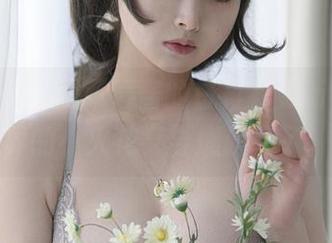 看吧，PAKI草莓酱的白衬衫更新，美图界的小火花又要燃起来了。
