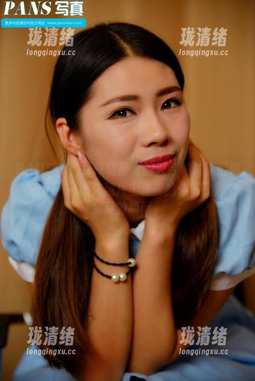 PANS - 免费获取紫萱的天台照片，后悔也晚了——原来照片上最美的依旧是那个发呆的瞬间。
