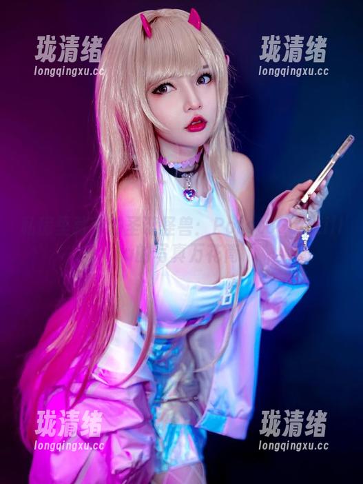 私房里藏着的圣诞怪兽：PotatoGodzilla的写真万花筒