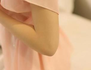 ROSI – 杨晨晨这波连衣裙，作品集里的每一件都像是反射她的另一面。