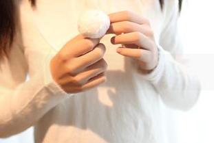 白衬衫こんなにオシャレ？ROSI原图一直让我沉醉。