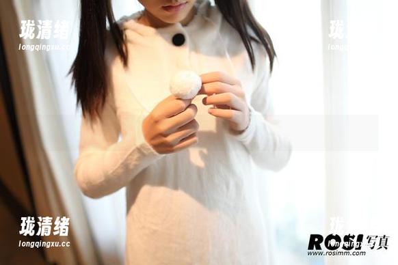 白衬衫こんなにオシャレ？ROSI原图一直让我沉醉。