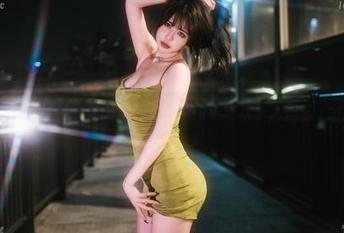 在Tina很妖孽呀的圣诞派对上，原图满载欢乐，别忘了分享掉！