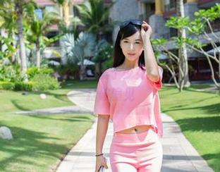 TuiGirl推女郎 – 谁说粉色只属于少女？何奕恋的高清套图试图打破偏见