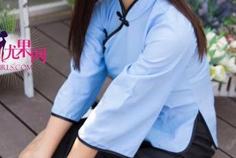 UGirls尤果网 – 免费欣赏尤菲儿的户外图册，草地会上妆吗？