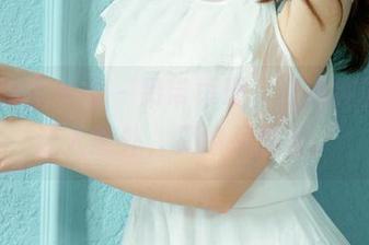 UGirls尤果网 – 吊带再现，王语纯的更新让人意外，又撩又含蓄。