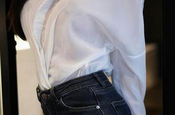 Xiuren秀人网 – Niki可雅，那个在礼服里游走的梦，图库中的轻语…