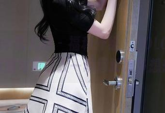 Xiuren秀人网 – 福利升级，SOLO-尹菲的校服写真让人一瞬间就想多想想。