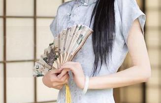 Xiuren秀人网 – 子纯儿与旅拍——每一个图片都是秒懂的诗