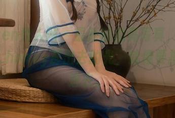Xiuren秀人网 – 最新的油亮写真，从小蛮妖_honey那出去的光，就像要把你吸进去。