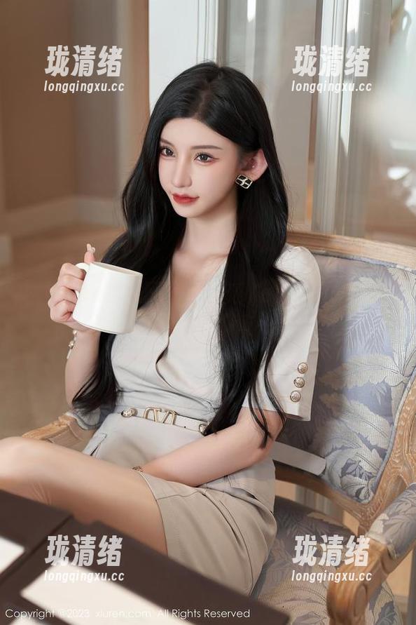 Xiuren秀人网-王馨瑶Yanni Xiuren秀人网 - 王馨瑶Yanni的礼服合集:看似优雅,实则撩人,真会选!