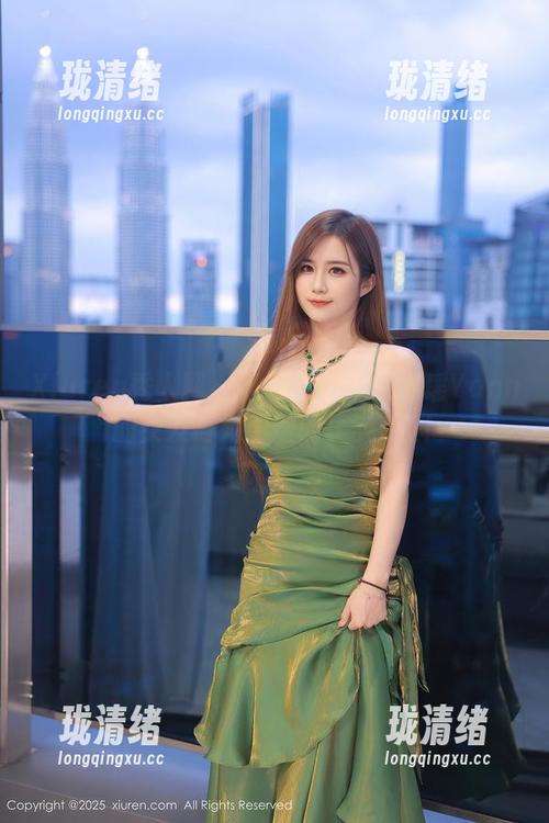 Xiuren秀人网 - 私房折射：王馨瑶Yanni的女友与她闺蜜的真实C位！