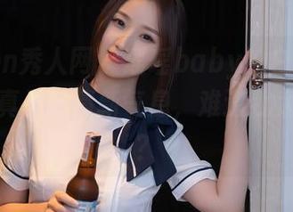 Xiuren秀人网 – 瑶瑶baby的白衬衫：高清写真里的清新气息，难道我太寂寞了？