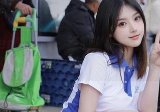 Xiuren秀人网 – 新的谢小葱写真更新：清纯却透着一丝无奈，真有趣。