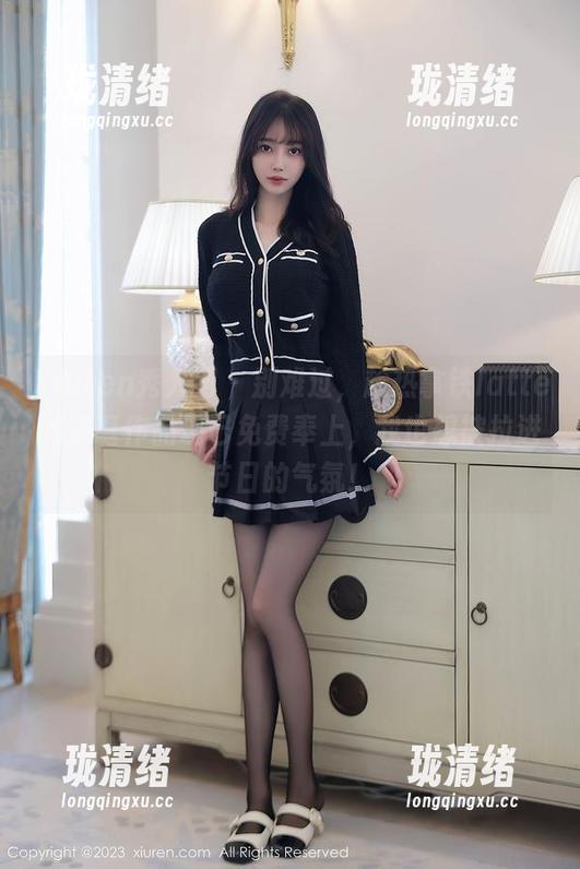 Xiuren秀人网 - 别难过，趁热拿铁latte的圣诞作品现已免费奉上，我也想被拉进节日的气氛！
