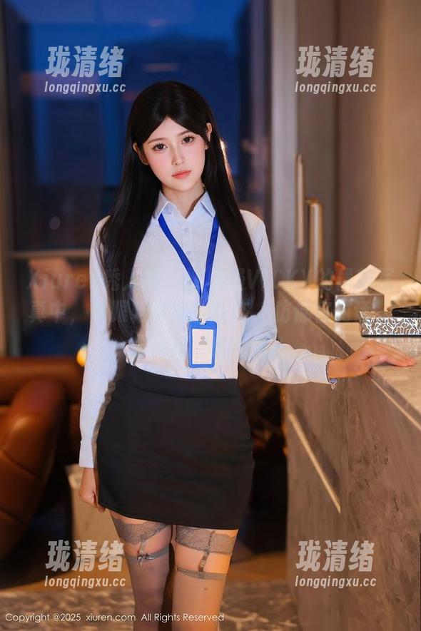 Xiuren秀人网-陈雅漫VICKY Xiuren秀人网 - 陈雅漫VICKY的最新写真中,高跟鞋和她的姿态,仿佛在对话,却又藏着些啥呢?