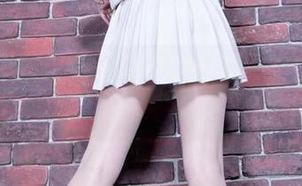beautyleg – 谁能拒绝这最新的红裙图包？Celia不仅只有靓丽的肤色！