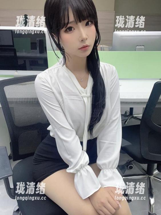 yuuhui玉汇的泡沫之夏，来瞧这组美图：水边自拍也是拼速度！