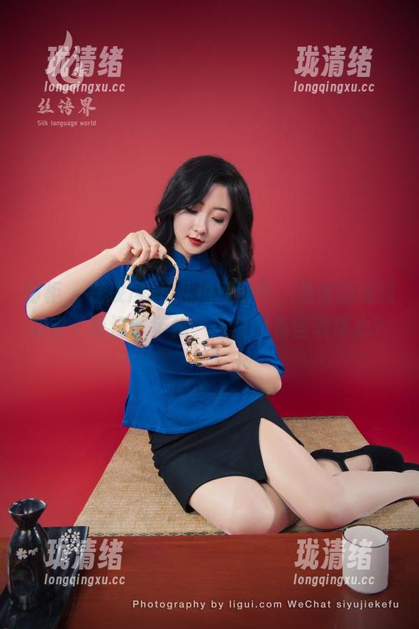 丽柜 - 在凌凌JK私拍原图中，是谁的视线滑过了青涩的年代，恍惚间有些玻璃心？