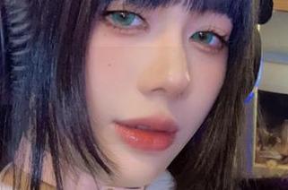 谁说九言是秘书？私拍里的美图让人有不同想法