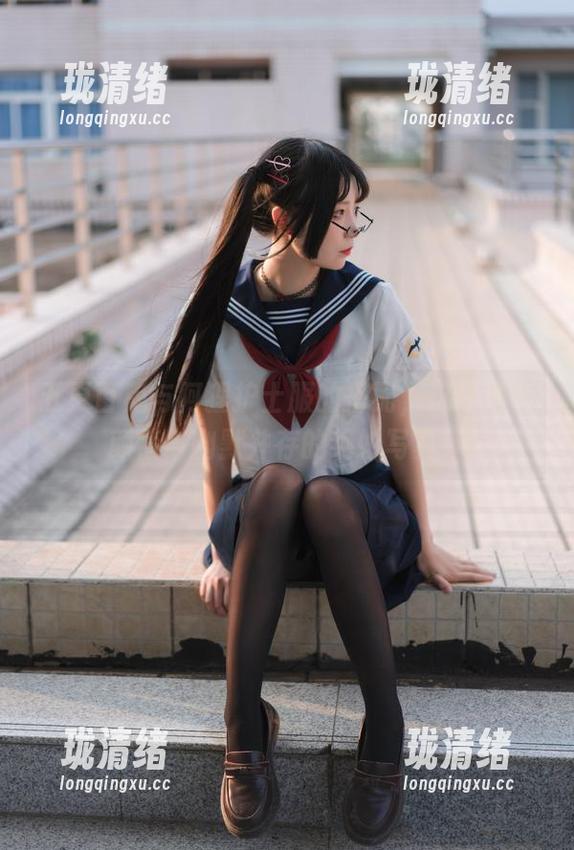 五更百鬼与阿狸护士服的搭配，这才是高颜值与幽默并存的绝妙写真！