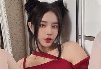 今汐的网袜cos这气场，我有点怕以为自己的审美掉线了…