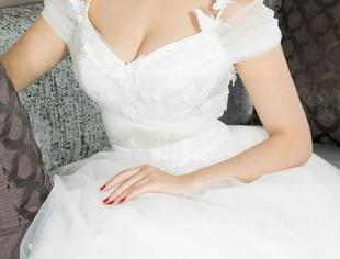 克拉女神 – 吊带+佳莹=夏天偷来的那一丝自由？