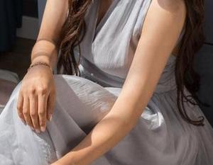 克拉女神 – 汤怡的套图让我意识到，婚纱真的不止是结婚的工具，还是一种预判。