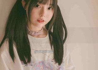 六味帝皇酱的私房校服写真，青春回忆一触即发