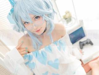 让人捧腹的卜呦：“私房”修女图包，这种雷也就她能收得住。