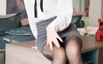 嗲囡囡 – “这得是神仙的腿！”潘琳琳ber的美腿写真合集，每张都想打卡。