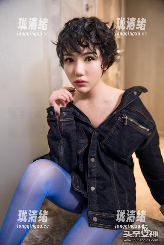 头条女神 - 看周熙妍的写真，我感到肉丝都在我的内心深处随之起舞！