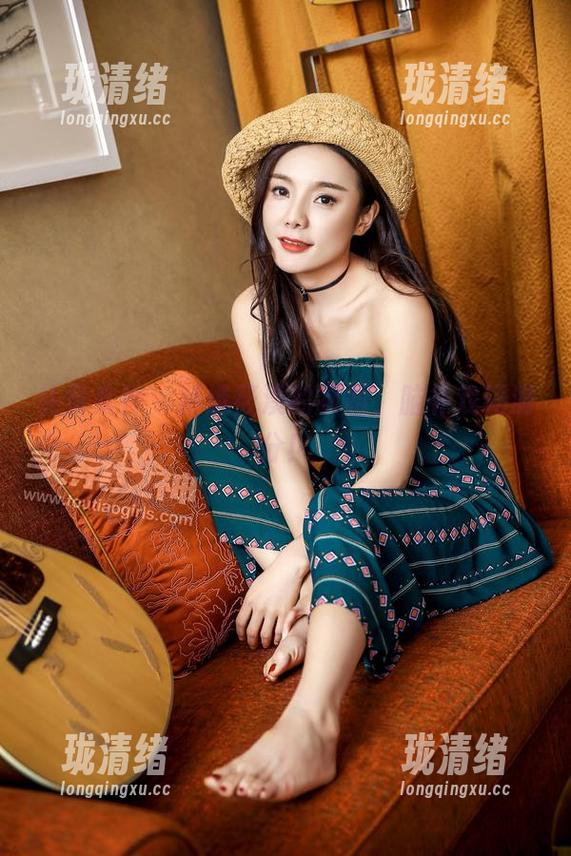 头条女神 - 精选筱溪的制服，脑补戏码满分！