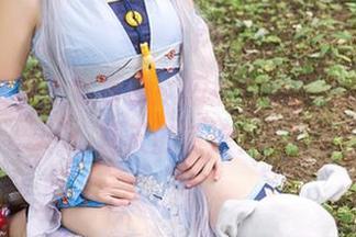 头条女神 – 草莓酱：短裤在线，谁还在意夏天的热浪？