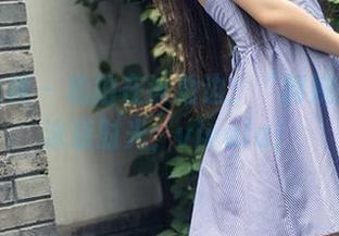 头条女神 – 私拍在泳池边：“郭婉婷”的泳装时光，vivala！