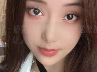 微密圈 – 奶雯的女仆写真：一边收拾一边让人侧目，自成一派。