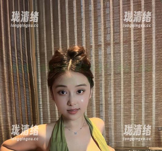 奶雯 微密圈 - 最新资源!奶雯花裙子,再加一点随意的飘逸。