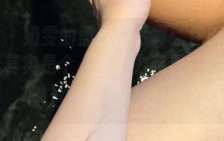 微密圈 – 奶雯的黑皮裙写真：你以为是个裙子，其实是个“反重力装置”！资源在这，快来试试！