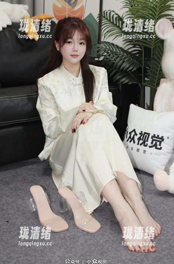 小众视觉-小薯条 小众视觉 - 穿上小薯条的白衬衫,原图下载去玩!小心前方有人潮,别被“时尚”的人流冲晕了…