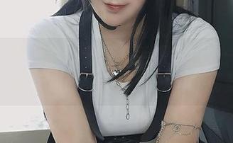 小容仔咕咕咕w分享水手服套图——几秒钟就能让你脑补出整个海边的场景！