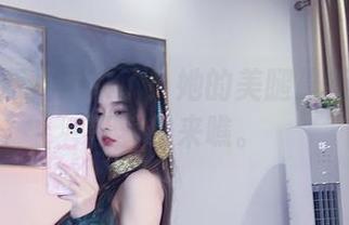小小奶瓶儿又来了！她的美腿最新作品集等着你来瞧。