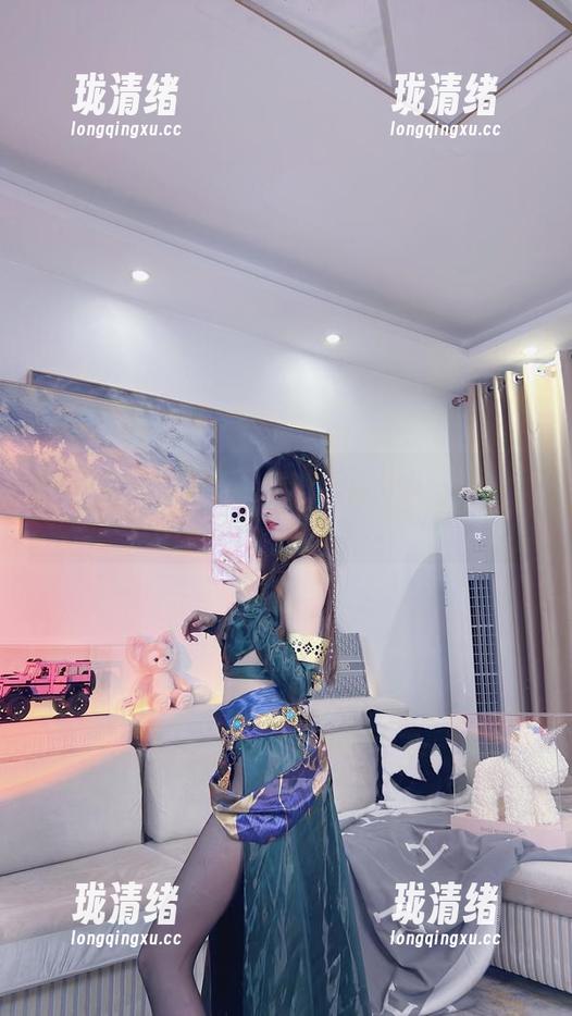 定格的美！小小奶瓶儿最新图集，秘密的呼唤在眼中游走