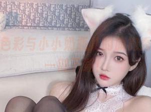 疯狂的色彩与小小奶瓶儿的旗袍秀，原图一键下载！