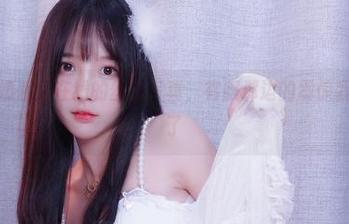 看到小小奶瓶儿在线的丝袜写真，客服那边的震惊我不想多说了