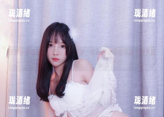 看到小小奶瓶儿在线的丝袜写真，客服那边的震惊我不想多说了