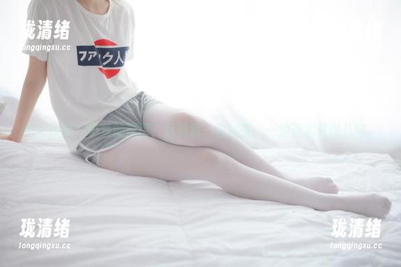 少女秩序 - 小鱼的原图，活脱脱一边秘书，一边茶水只说几句。