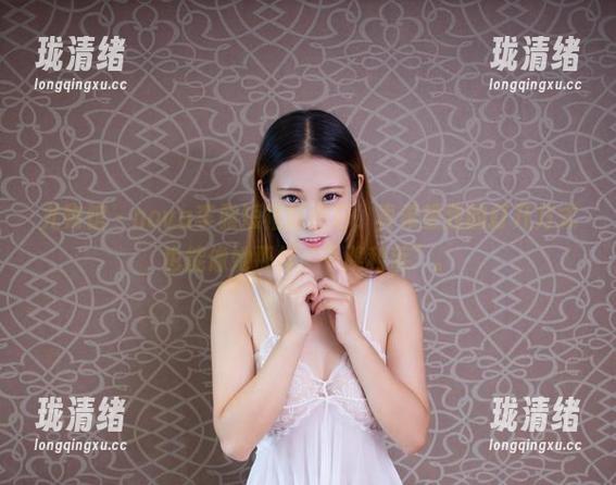 尤物馆 - nova李雅短裙新图包，真希望我的打开方式也能像她那样“干脆利落”。