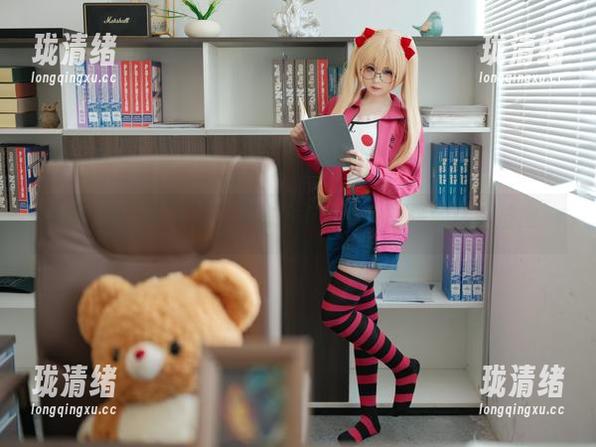 幼水铃衣，白色，和这美图似乎有种奇怪的化学反应。