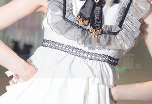 彩芸_Nebula在写真世界里游弋，带你看爱野美奈子的另一面。